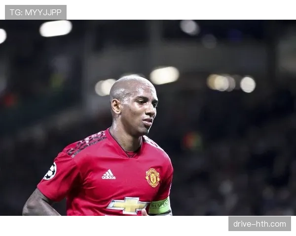 阿什利·扬曼联岁月：忠诚与辉煌铸就红魔传奇