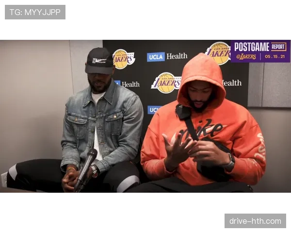 浓眉哥家里请了三个厨师管他吃草？